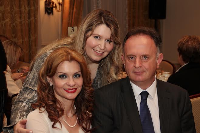 Η Θάλεια Χούντα με τον Ποινικολόγο Νίκο Μπούρα και την Πρόεδρο του Συλλόγου Αποφοίτων κα. Βίβιαν Γιαννοπούλου.
